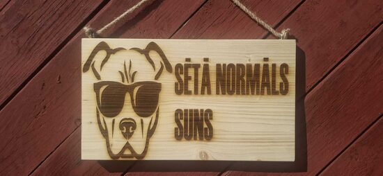 Plāksne "Sētā normāls suns"